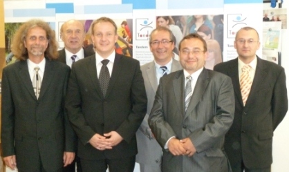 Martin Krejza (MŠMT), Dr. Joachim Golla (BMFSFJ), Dr. Jindrich Fryč (MŠMT), Thomas Rudner (Leiter Tandem Regensburg), Minister Josef Dobeš (MŠMT) und Jan Lontschar (Leiter Tandem Pilsen)